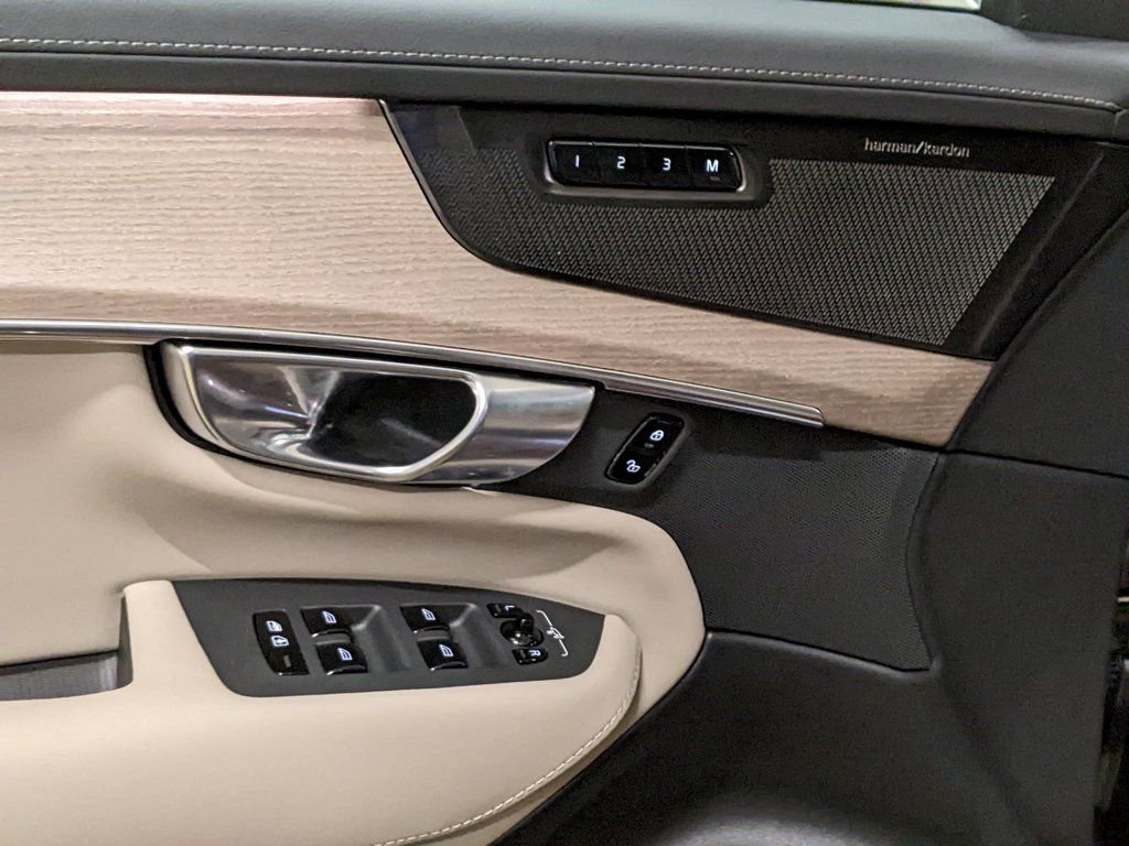 New 2026 Volvo XC90 B5 Plus image 10