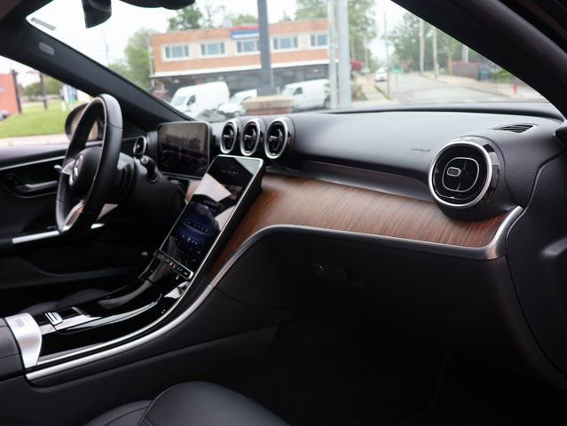 Used 2025 Mercedes-Benz C 300 4MATIC Sedan image 9