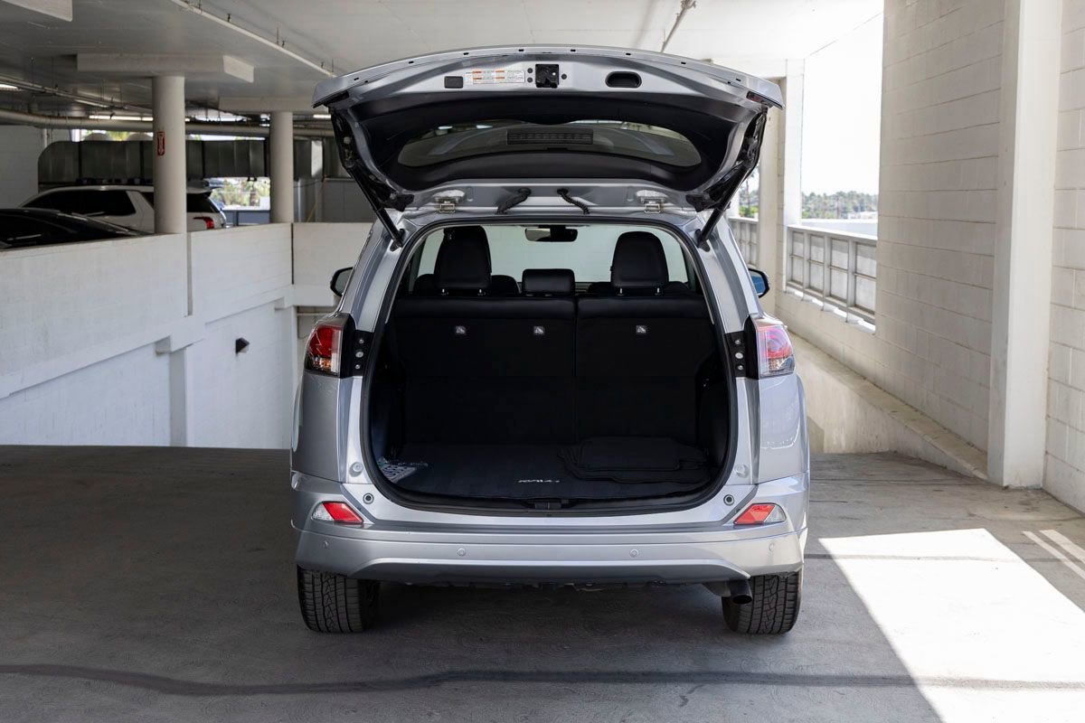 Used 2017 Toyota RAV4 Platinum FWD image 17