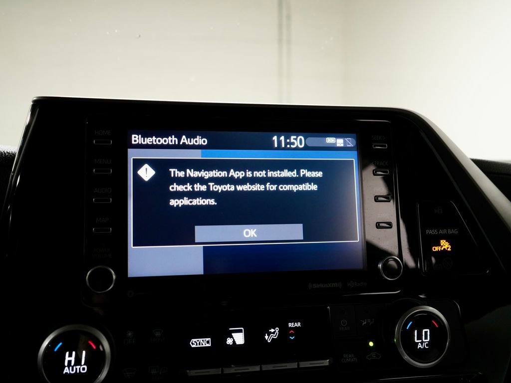 Used 2021 Toyota Highlander LE image 4