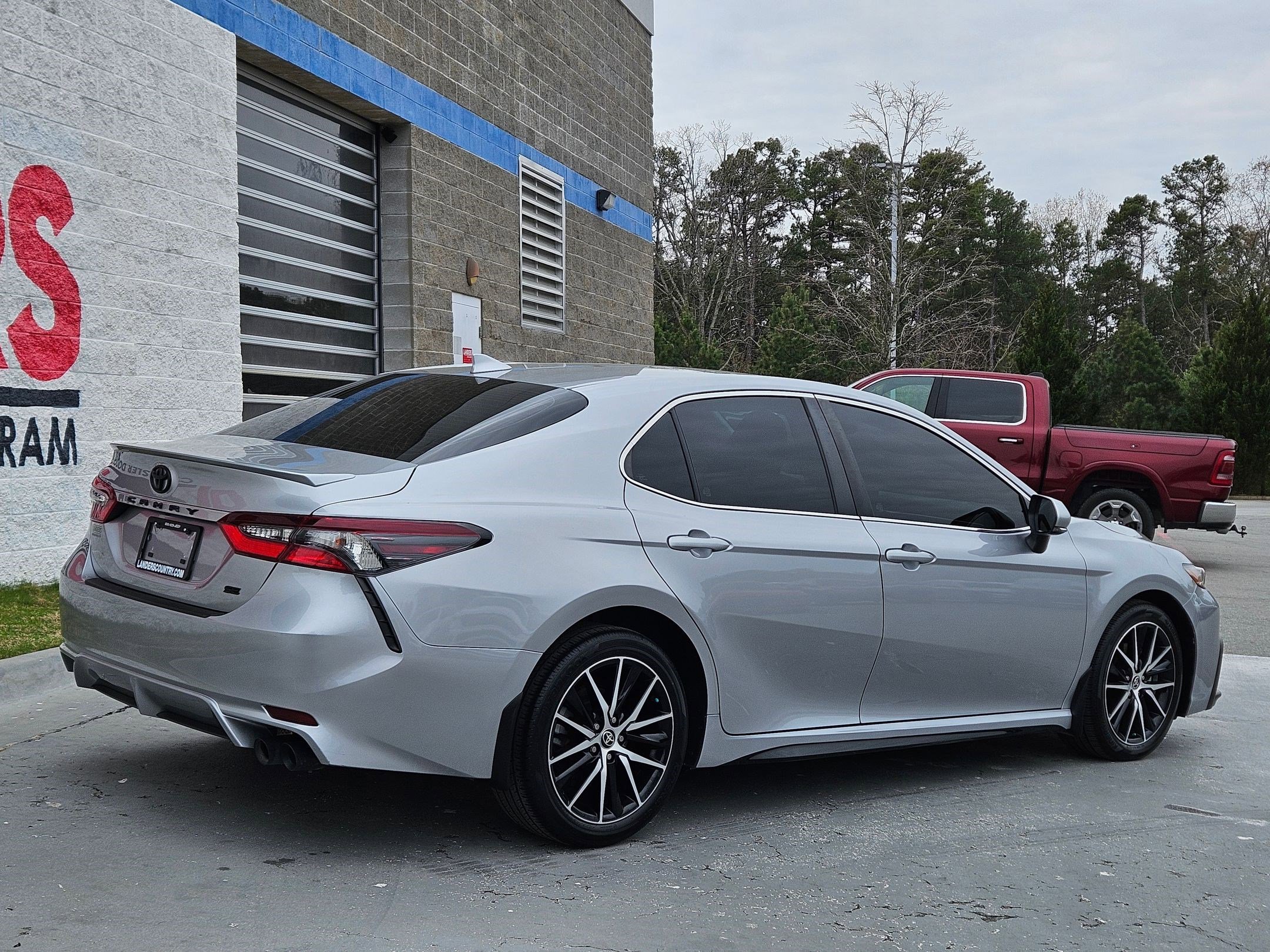 Used 2022 Toyota Camry SE FWD image 7