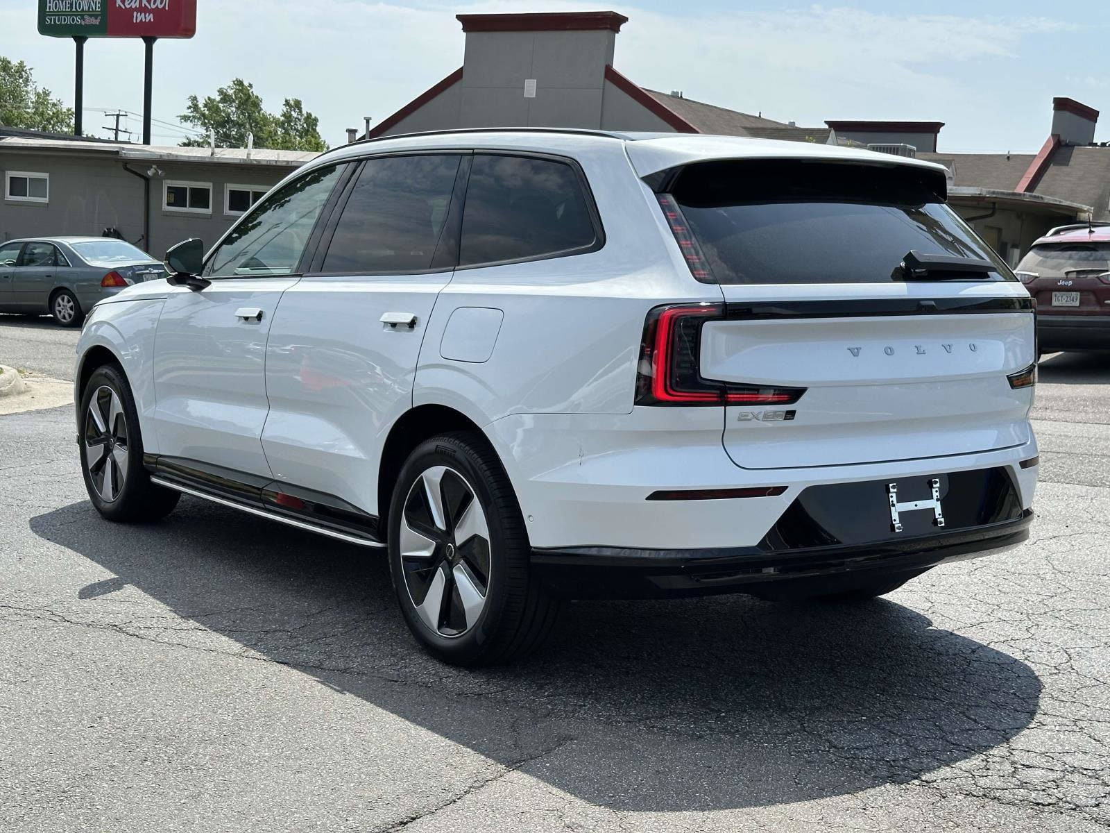 New 2025 Volvo EX90 Plus AWD/4WD image 21