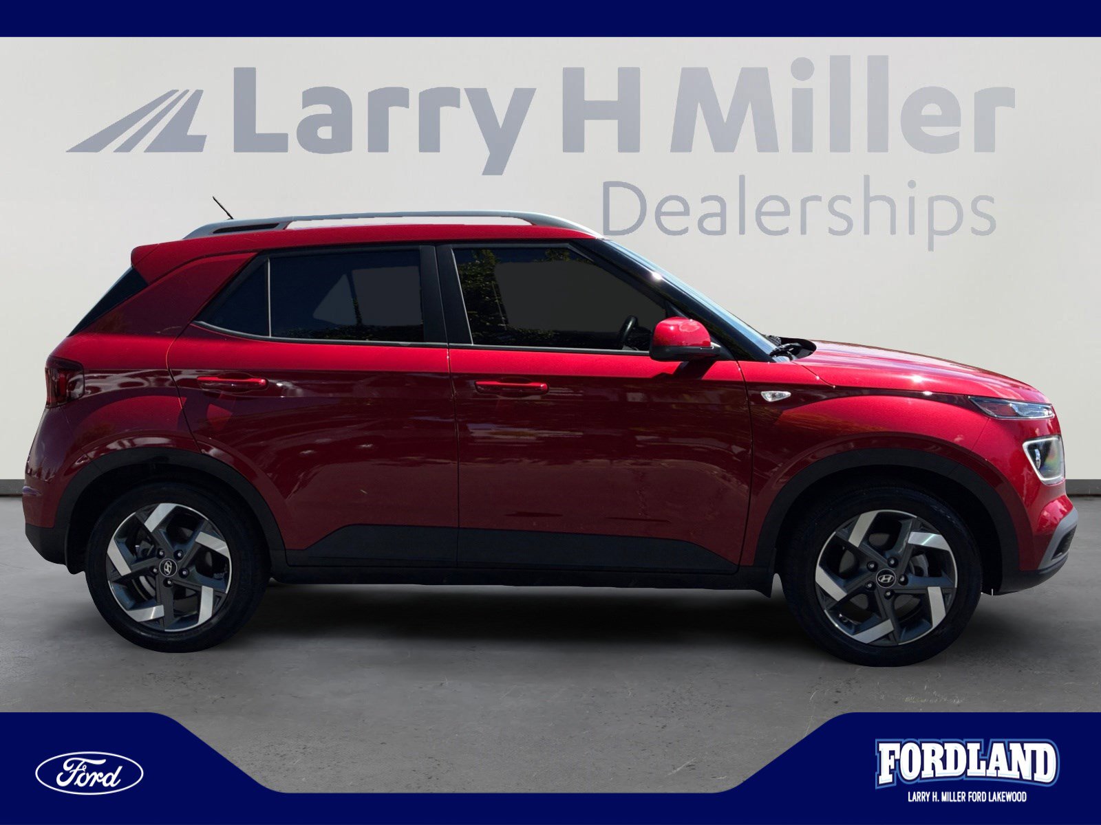 Used 2023 Hyundai Venue Limited FWD image 6