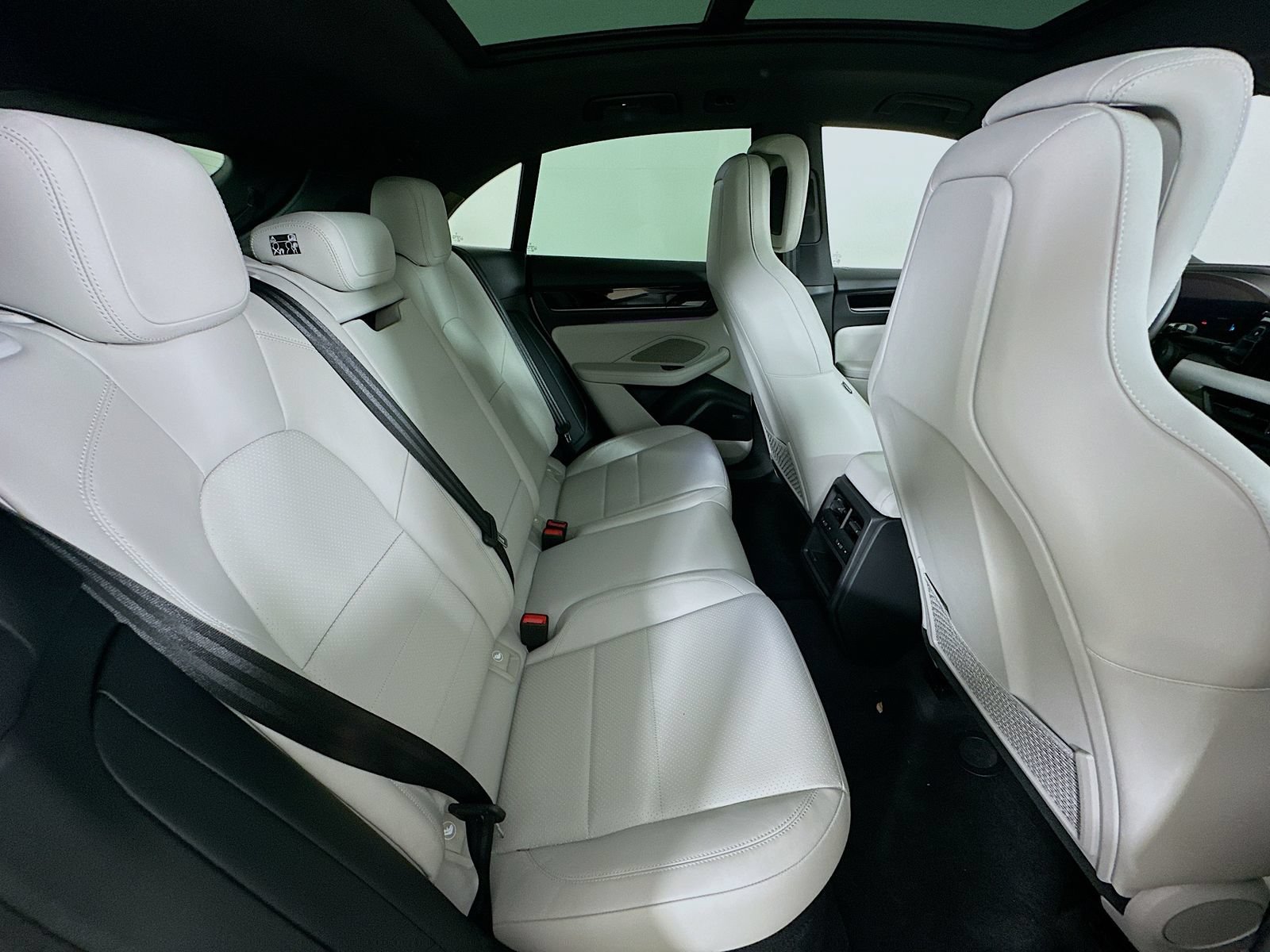 Used 2025 Porsche Macan 4 Electric AWD/4WD image 44