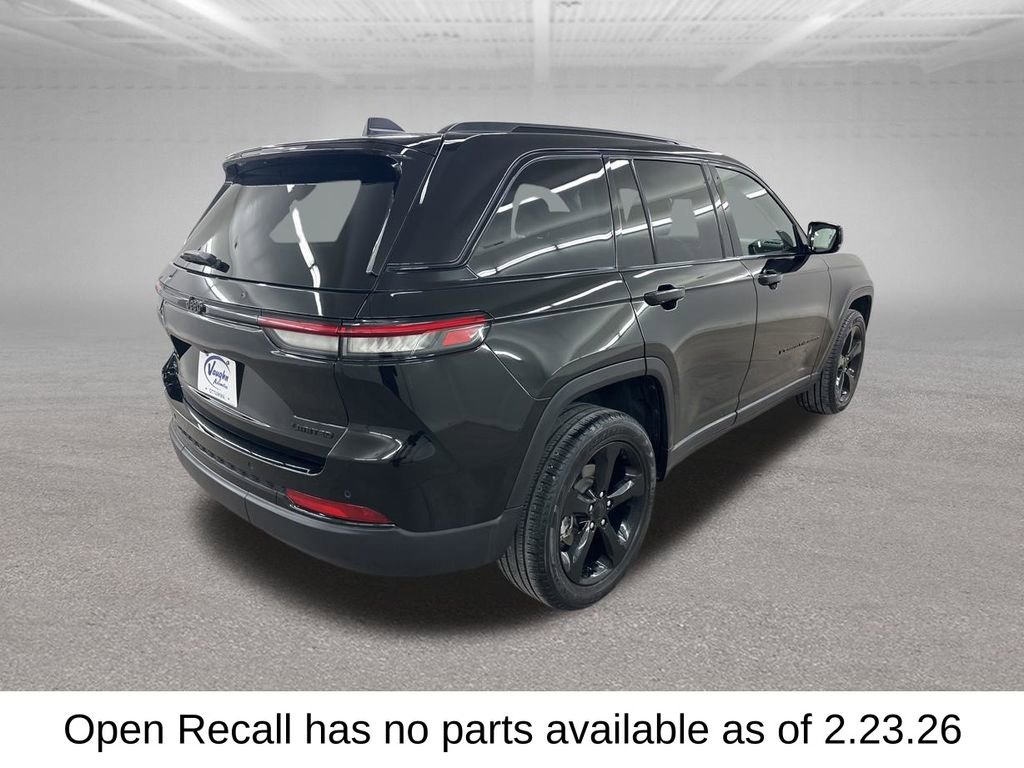 Used 2023 Jeep Grand Cherokee Limited w/ Black Appearance Package image 13
