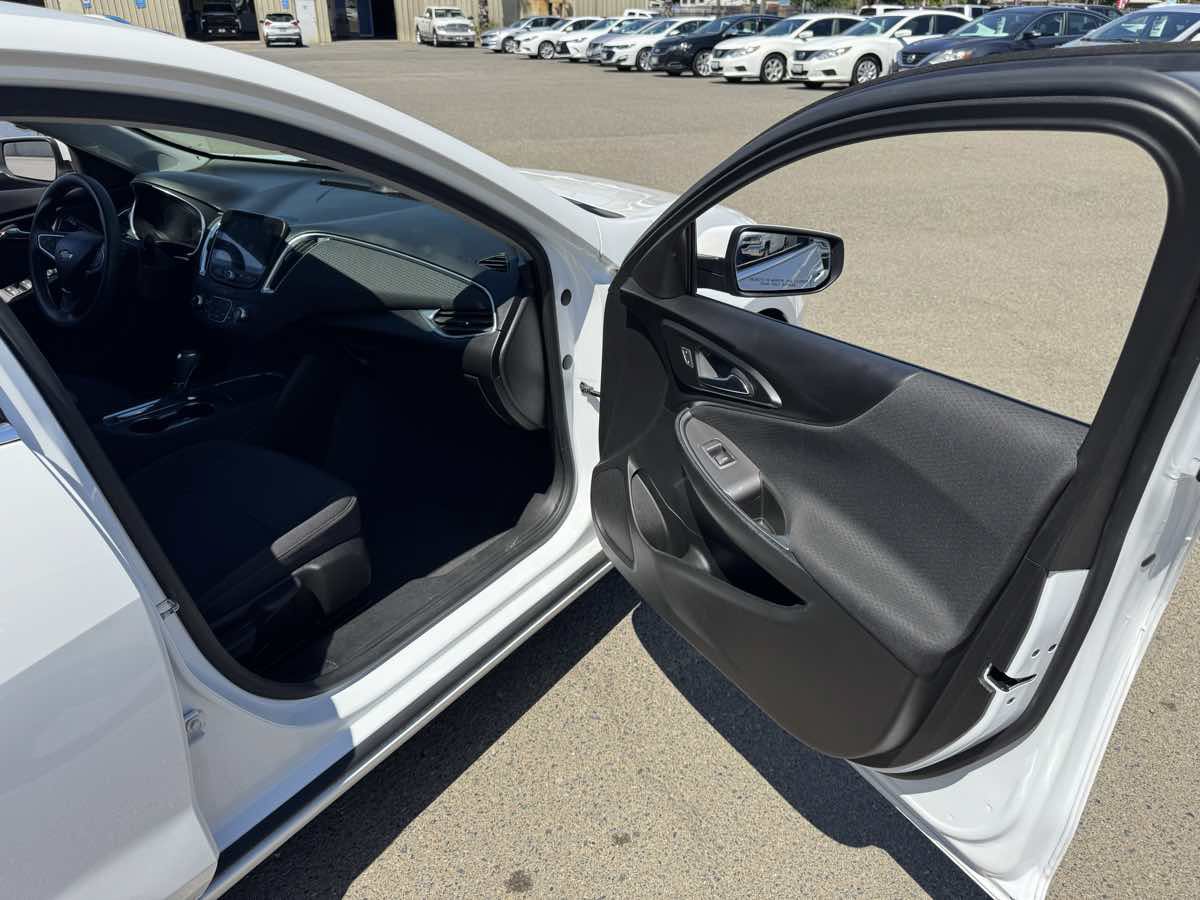 Used 2019 Chevrolet Malibu LT FWD image 16
