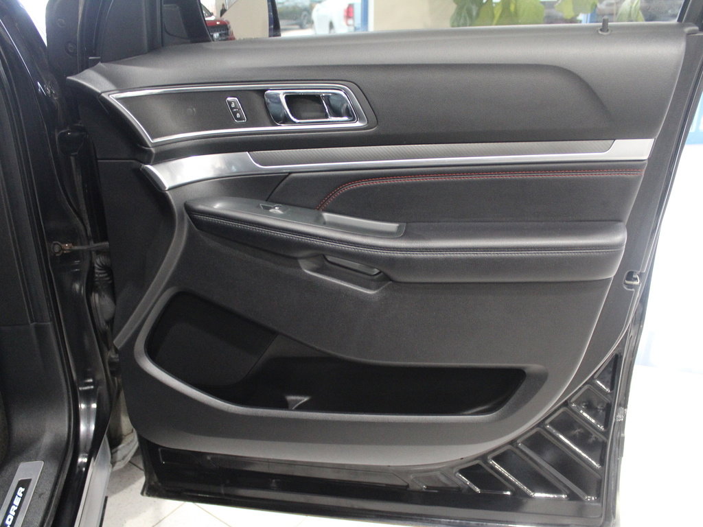 Used 2018 Ford Explorer Sport w/ Equipment Group 401A image 26