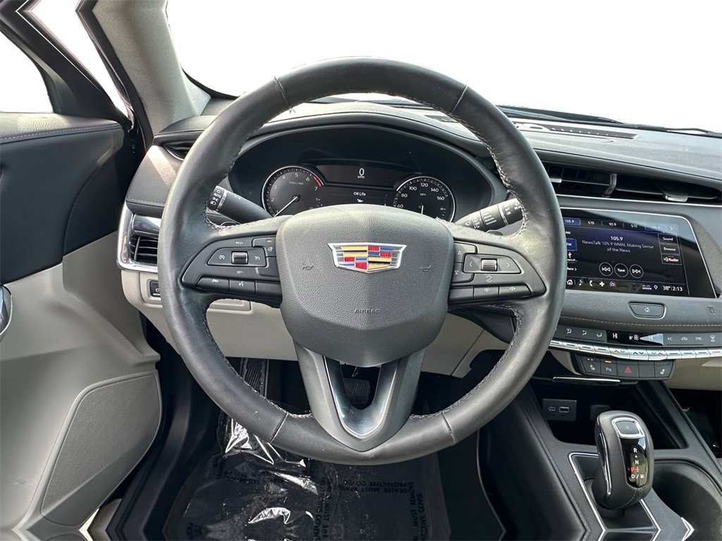 Used 2019 Cadillac XT4 Luxury w/ Cold Weather Package image 12