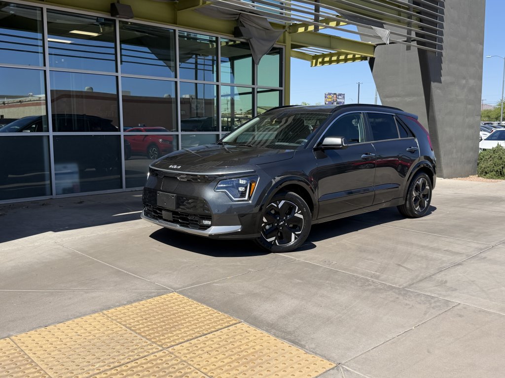 Used 2023 Kia Niro Wave w/ Wave Preserve Package