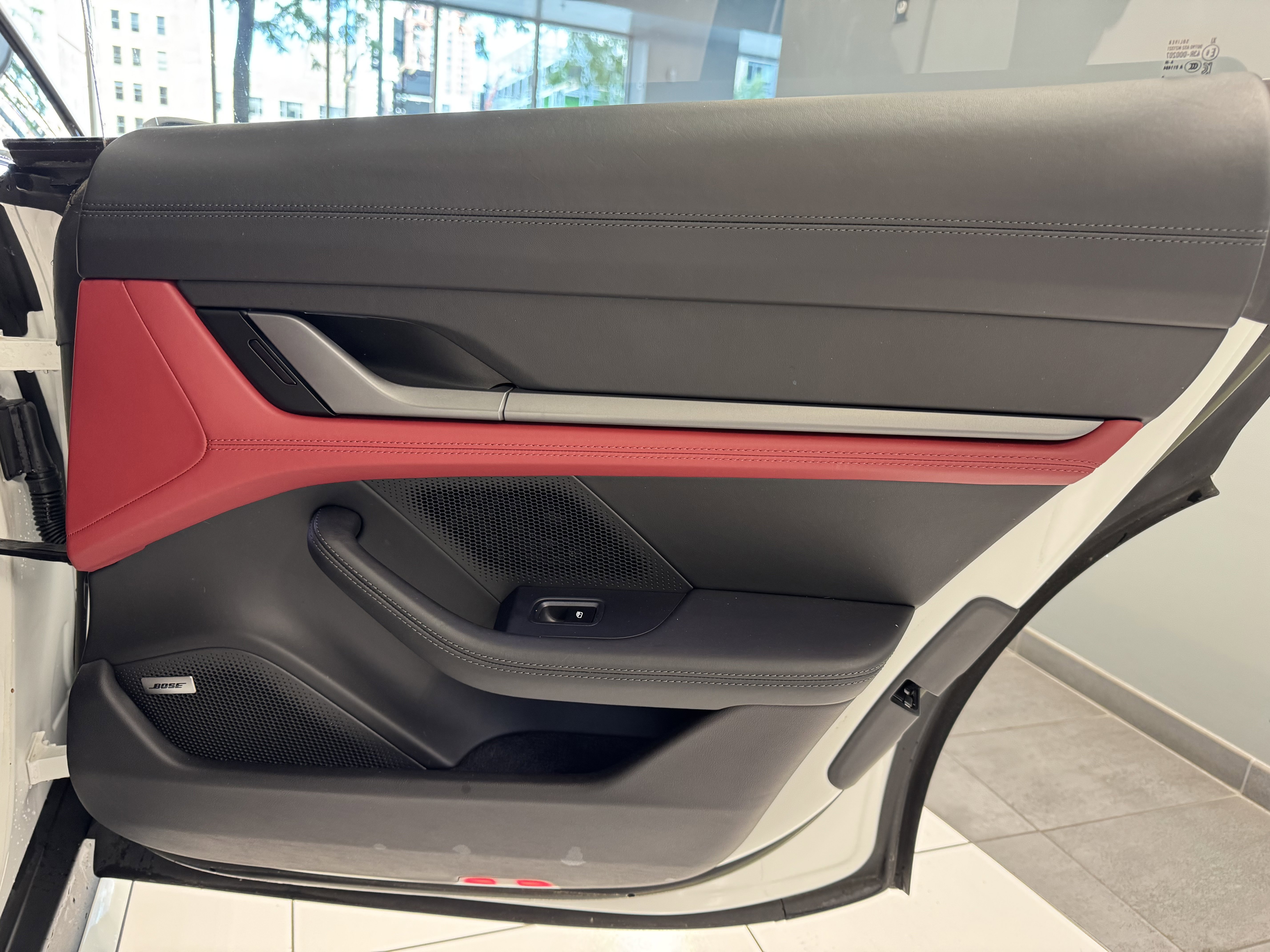 Used 2022 Porsche Taycan image 25