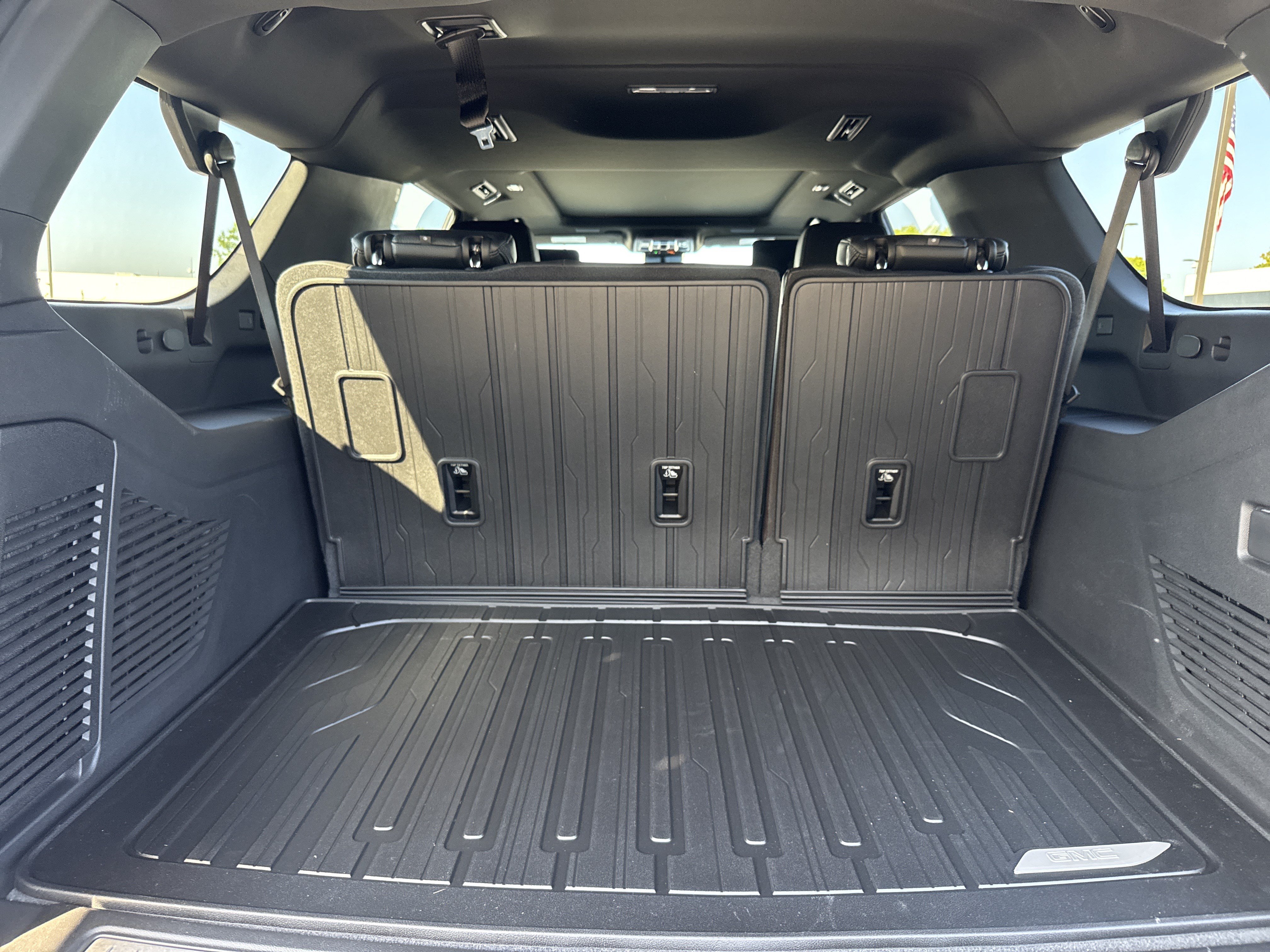 New 2026 GMC Yukon XL Denali w/ Denali Reserve Package RWD image 38
