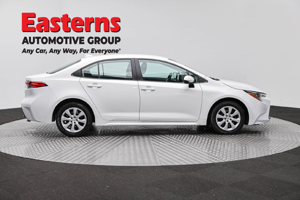 Used 2025 Toyota Corolla LE FWD image 5