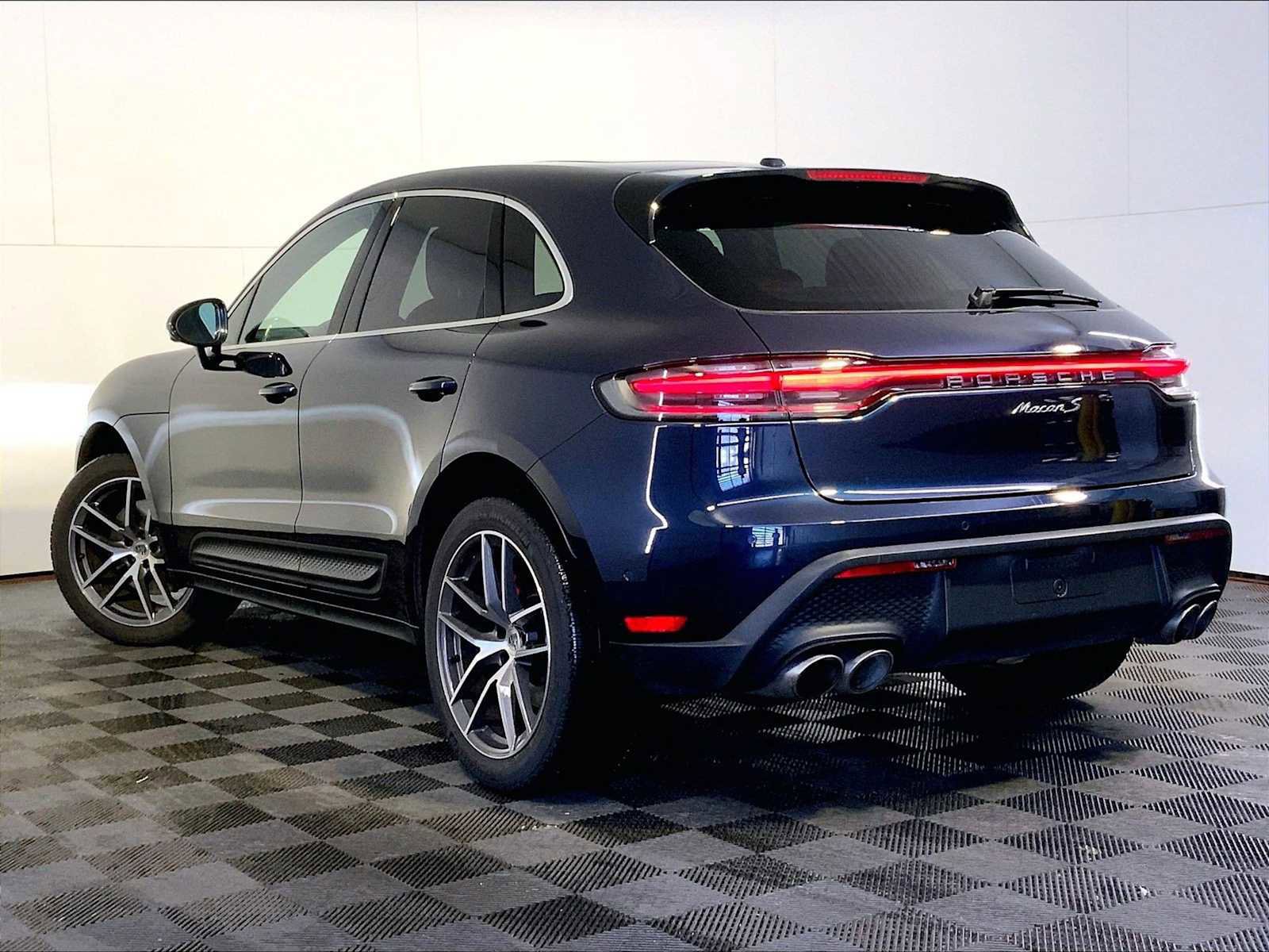 Certified 2022 Porsche Macan S AWD/4WD image 3