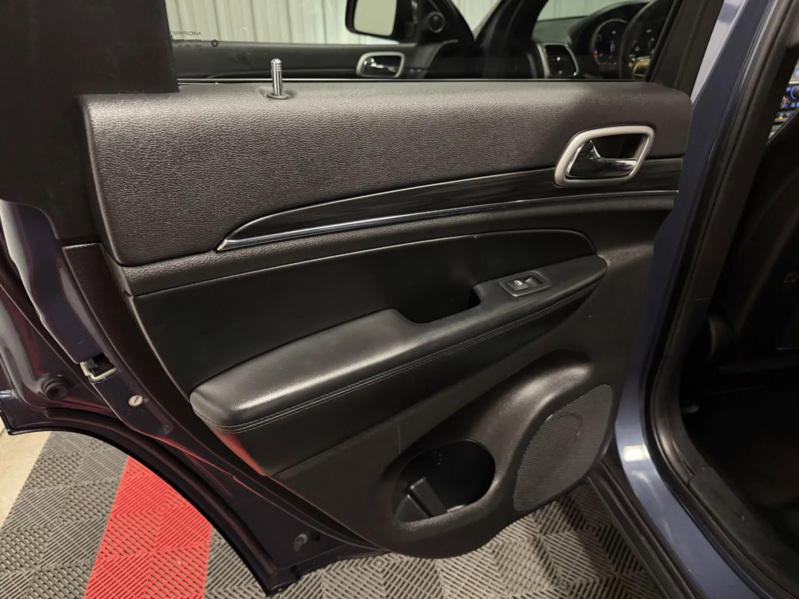 Used 2020 Jeep Grand Cherokee Limited w/ Luxury Group II image 33