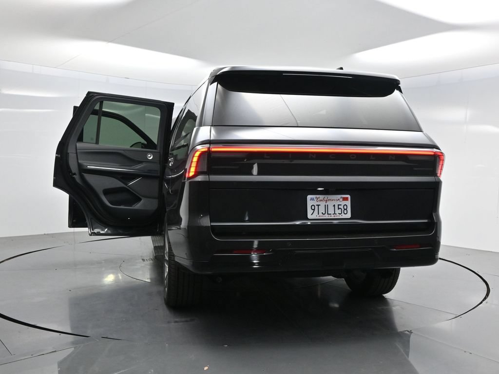 Used 2025 Lincoln Navigator Reserve AWD/4WD image 46