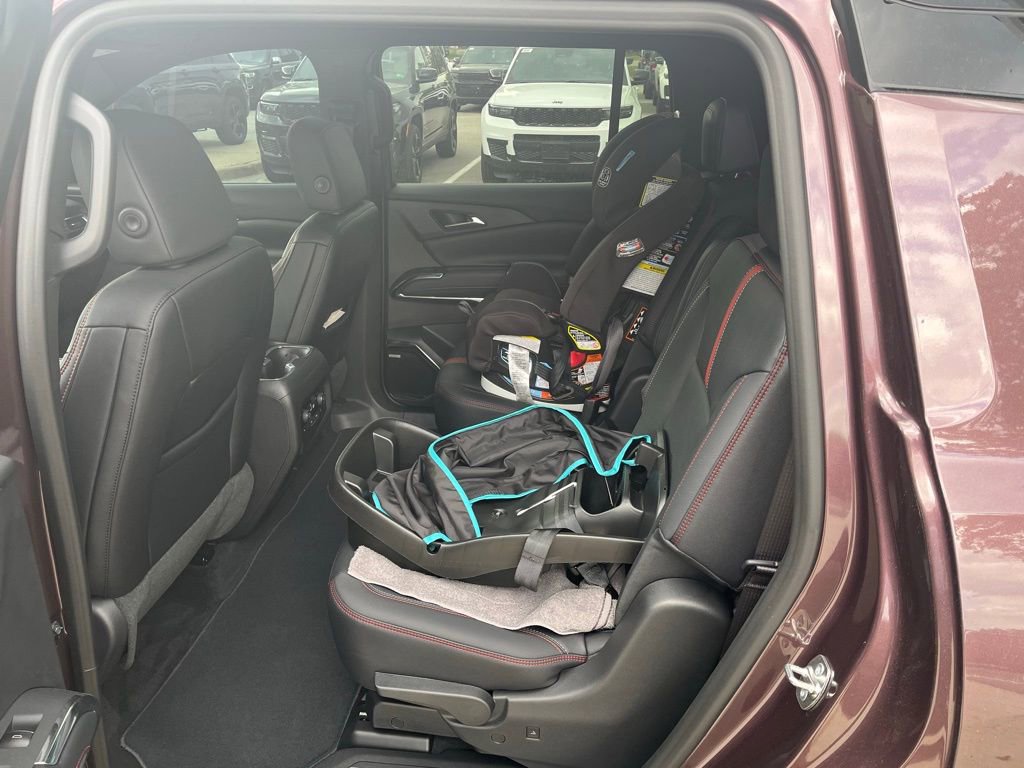 Used 2026 Chevrolet Traverse RS FWD image 6
