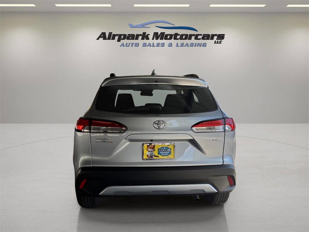Used 2023 Toyota Corolla Cross LE image 4