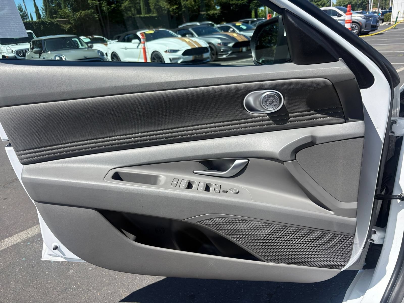 Used 2025 Hyundai Elantra SEL FWD image 18