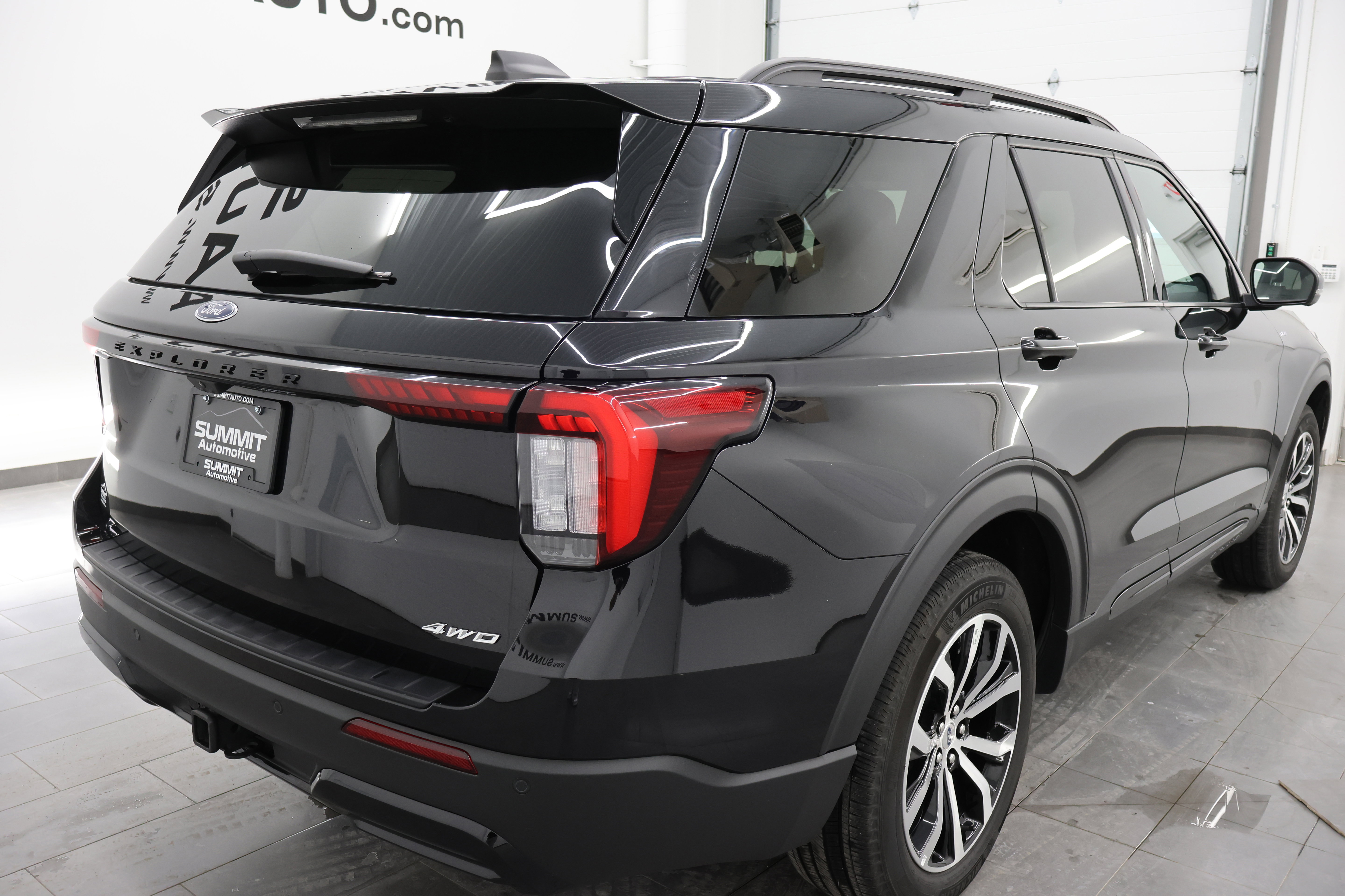 Used 2025 Ford Explorer ST-Line image 5