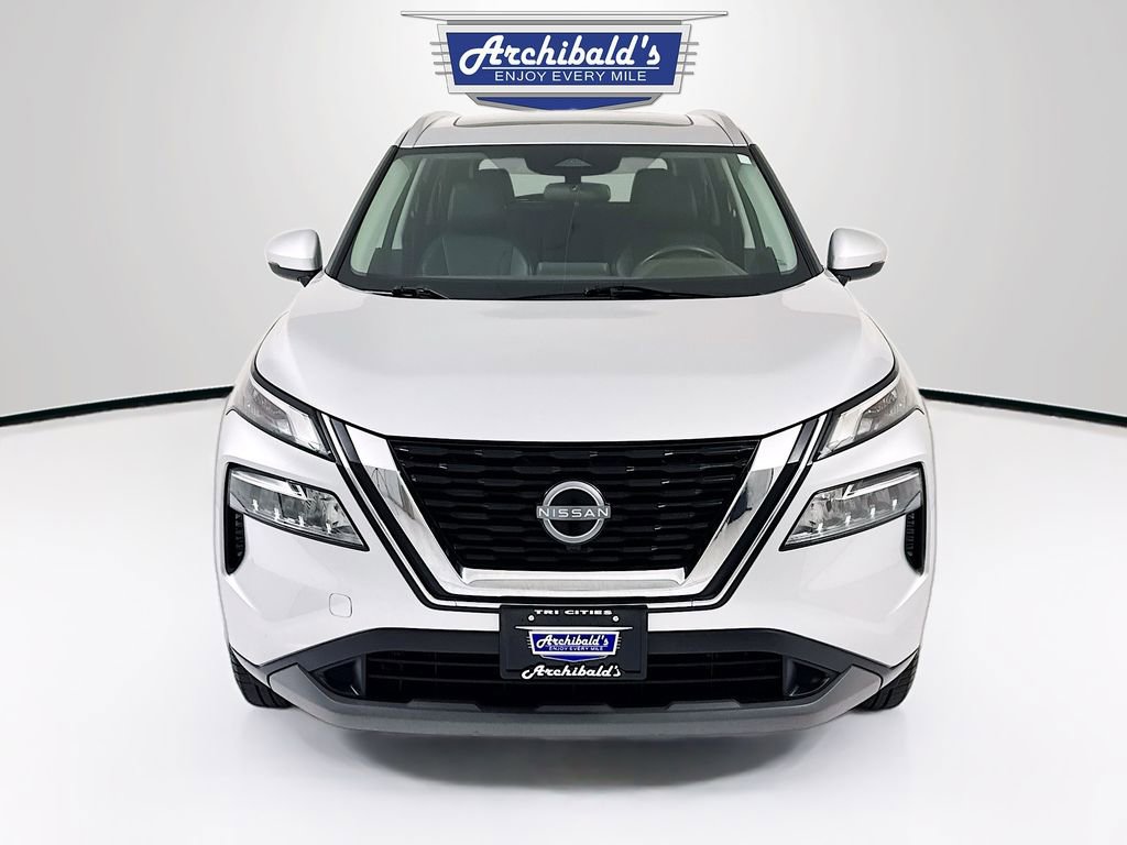 Used 2023 Nissan Rogue SV w/ SV Premium Package image 2