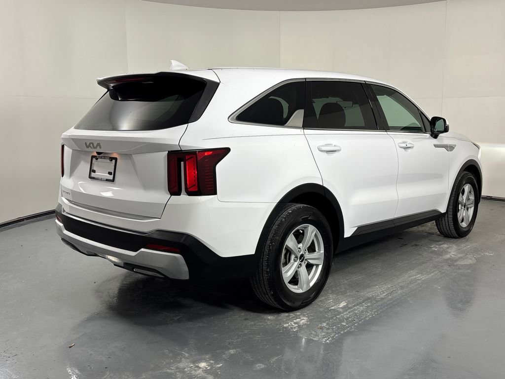 Used 2024 Kia Sorento LX image 6