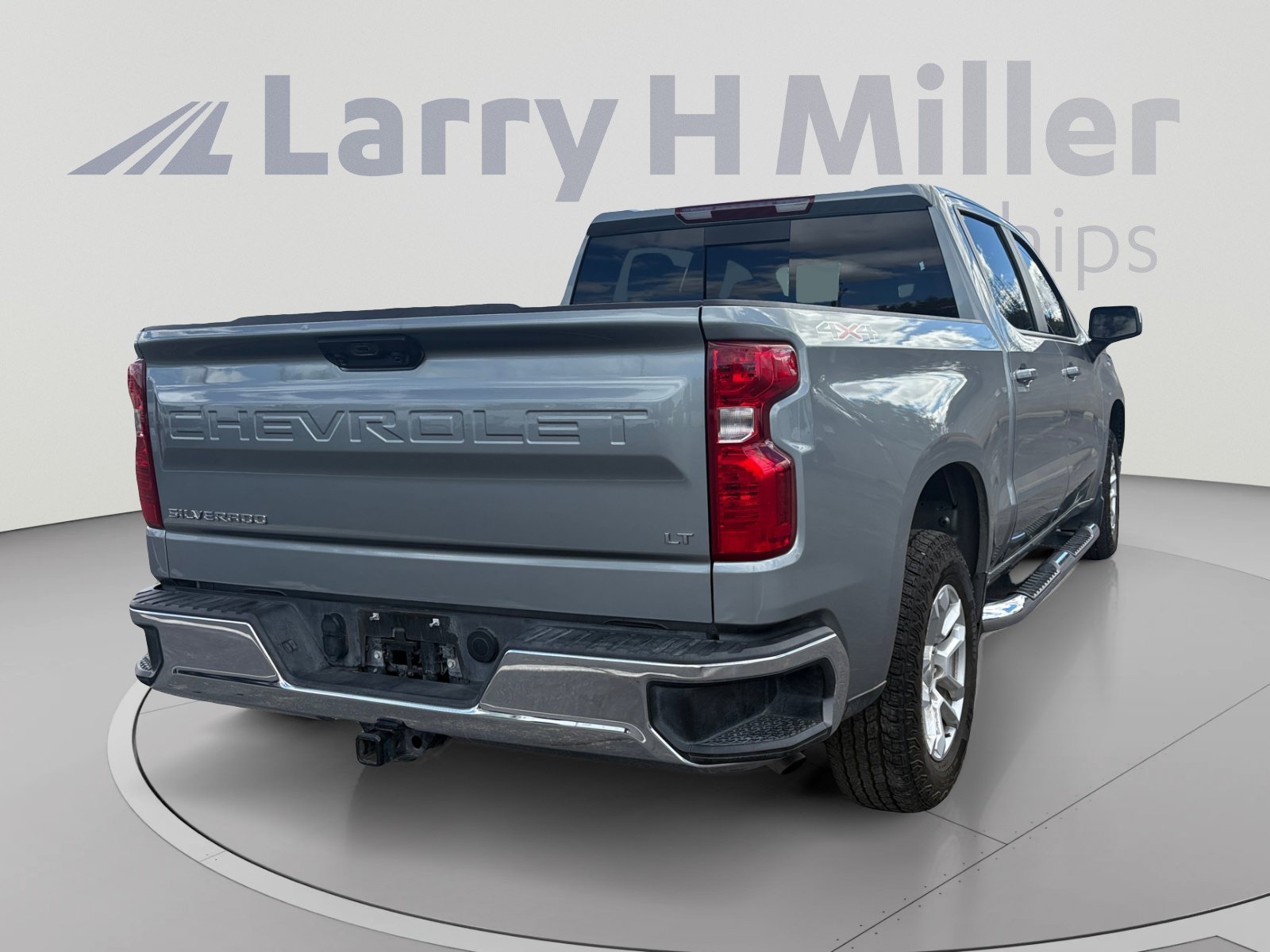 Used 2025 Chevrolet Silverado 1500 LT w/ Convenience Package II AWD/4WD image 5