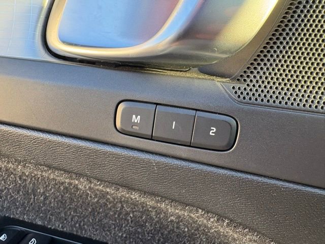 Used 2021 Volvo XC40 T4 Momentum w/ Protection Package Premier image 19