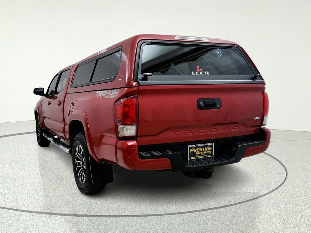 Used 2017 Toyota Tacoma TRD Sport AWD/4WD image 6