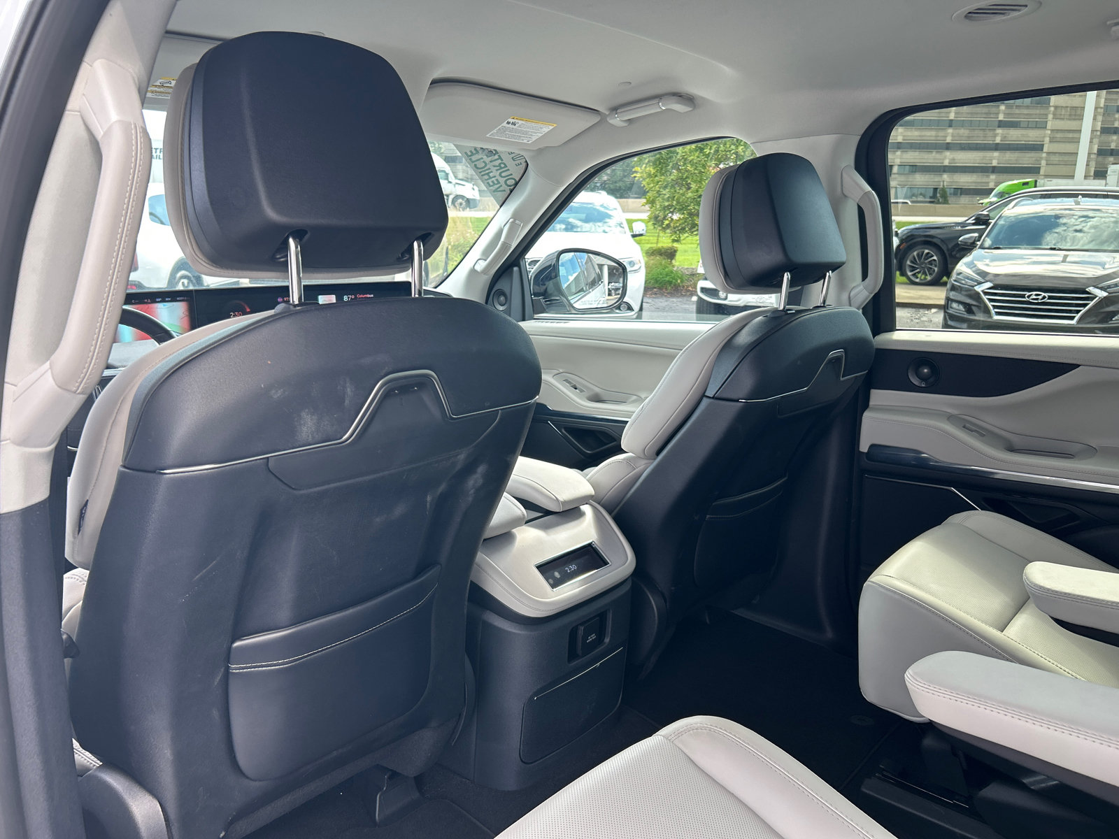 New 2026 Lincoln Navigator Premiere AWD/4WD image 32