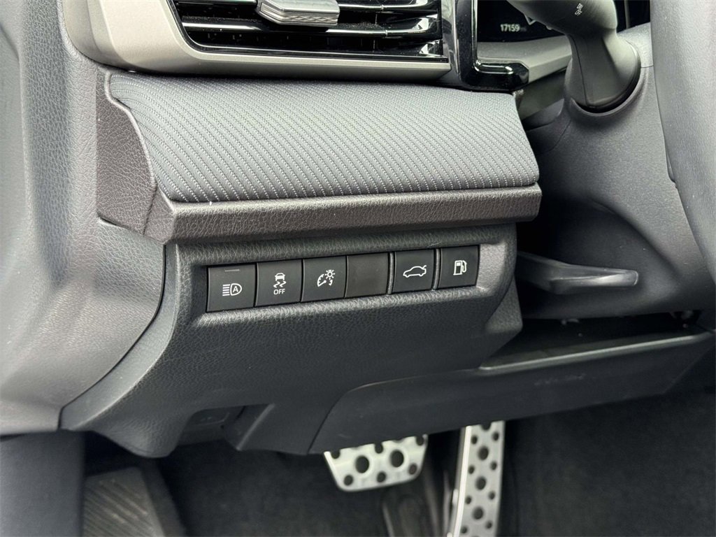 Used 2025 Toyota Camry SE image 10