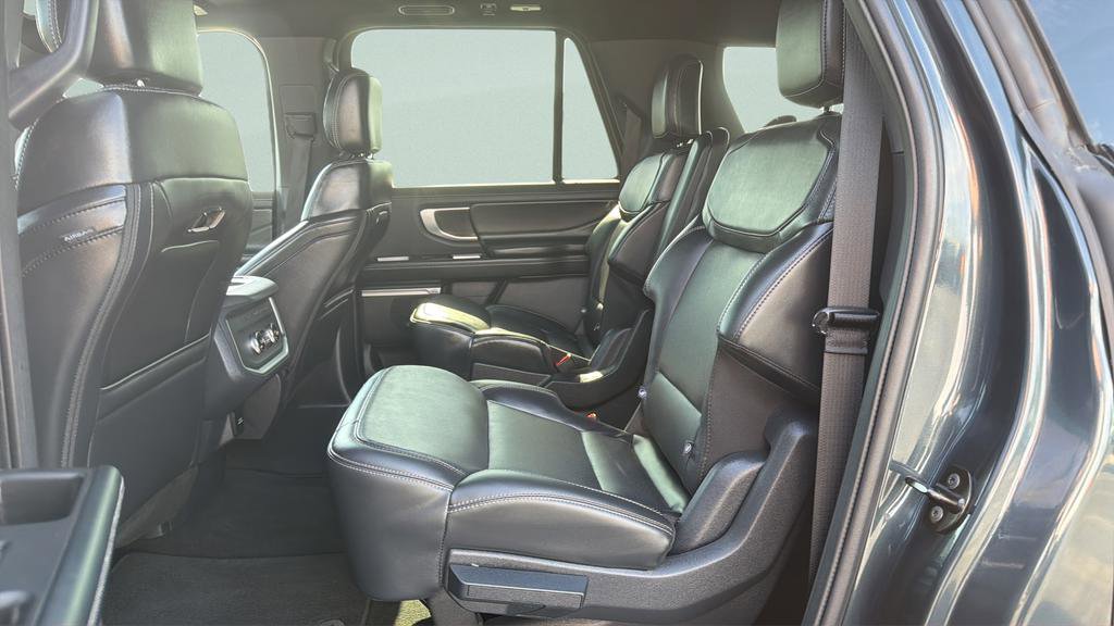 Certified 2025 Ford Expedition Max Platinum w/ Stealth Appearance Package AWD/4WD image 39