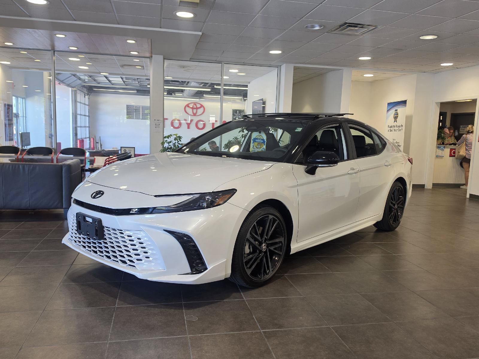 Used 2025 Toyota Camry XSE w/ Premium Package AWD/4WD image 7