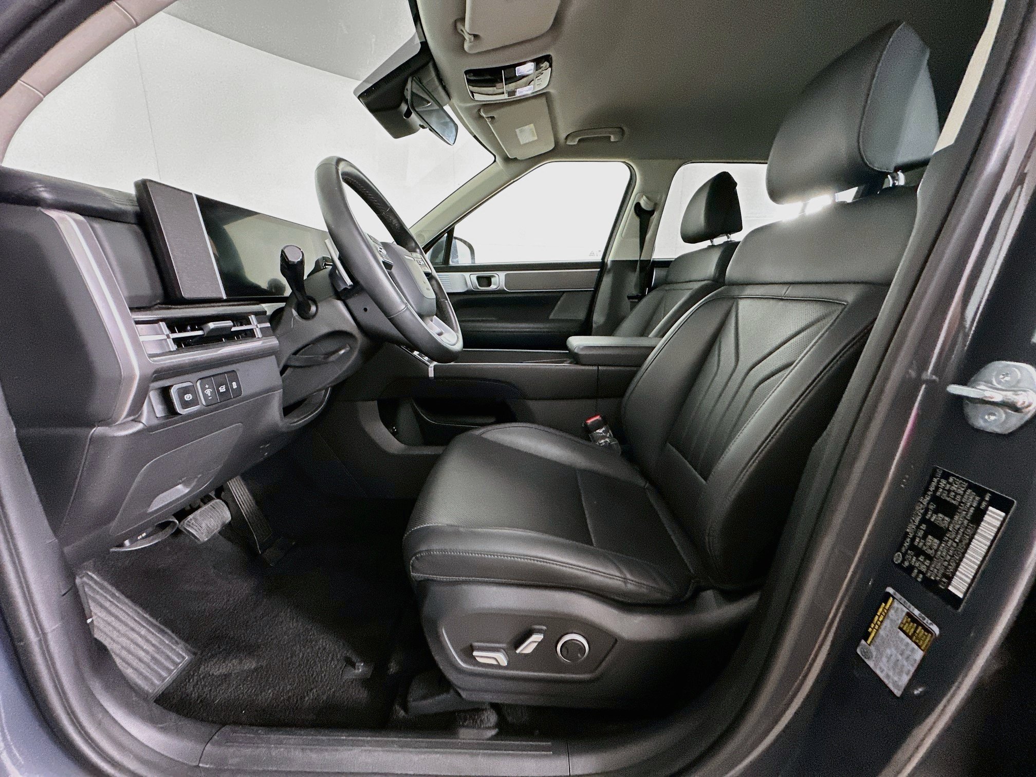 Used 2025 Hyundai Santa Fe SEL FWD image 13