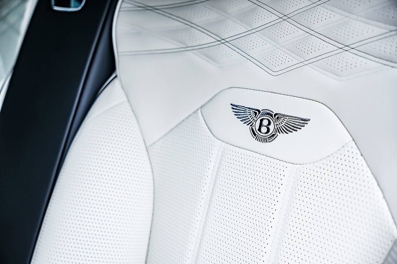 Used 2023 Bentley Bentayga Extended Wheelbase image 35