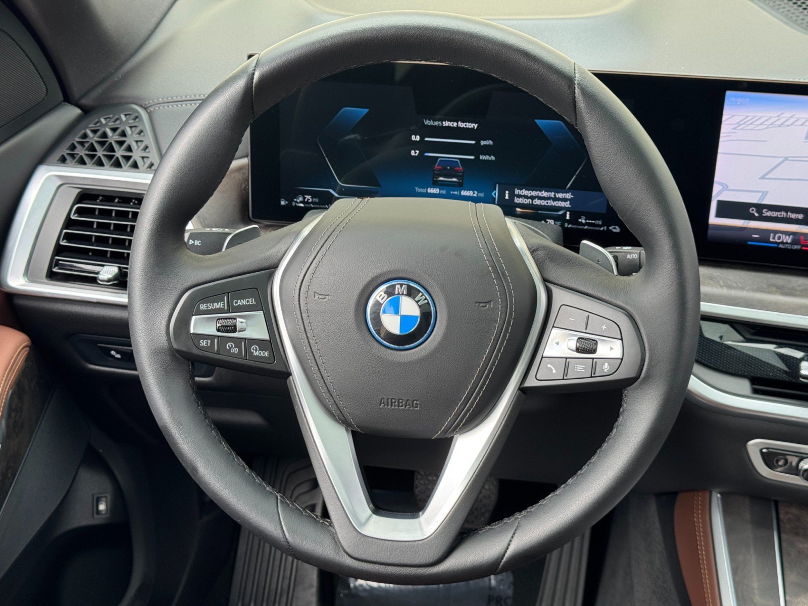Used 2024 BMW X5 xDrive50e w/ Parking Assistance Package AWD/4WD image 22