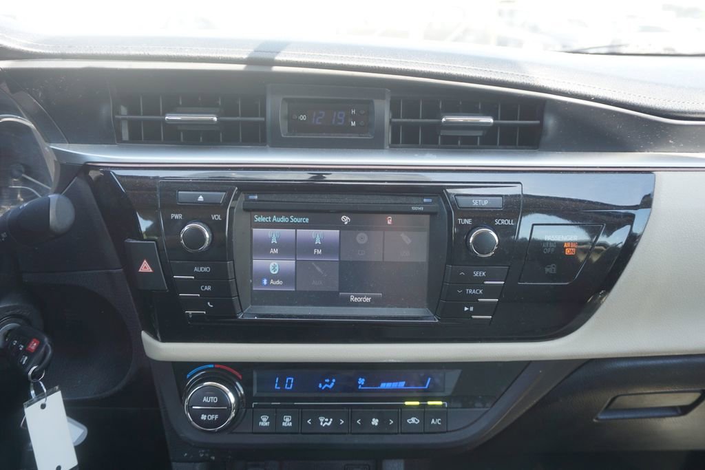 Used 2015 Toyota Corolla LE FWD image 6