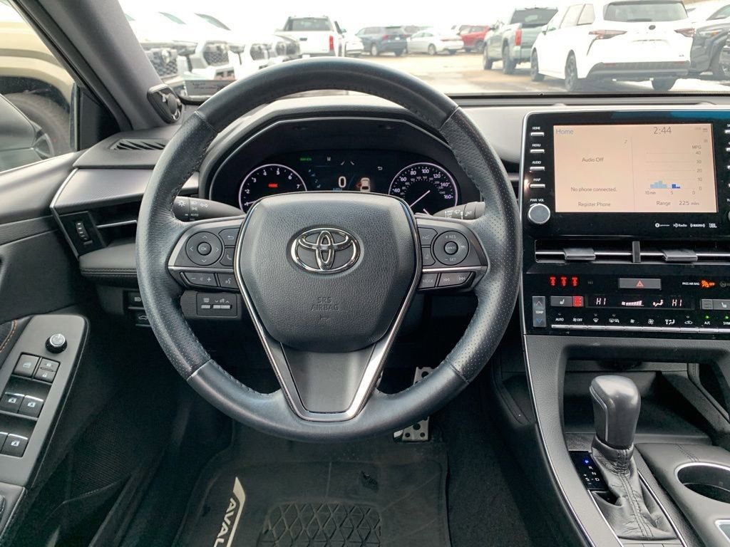 Used 2019 Toyota Avalon XSE image 16
