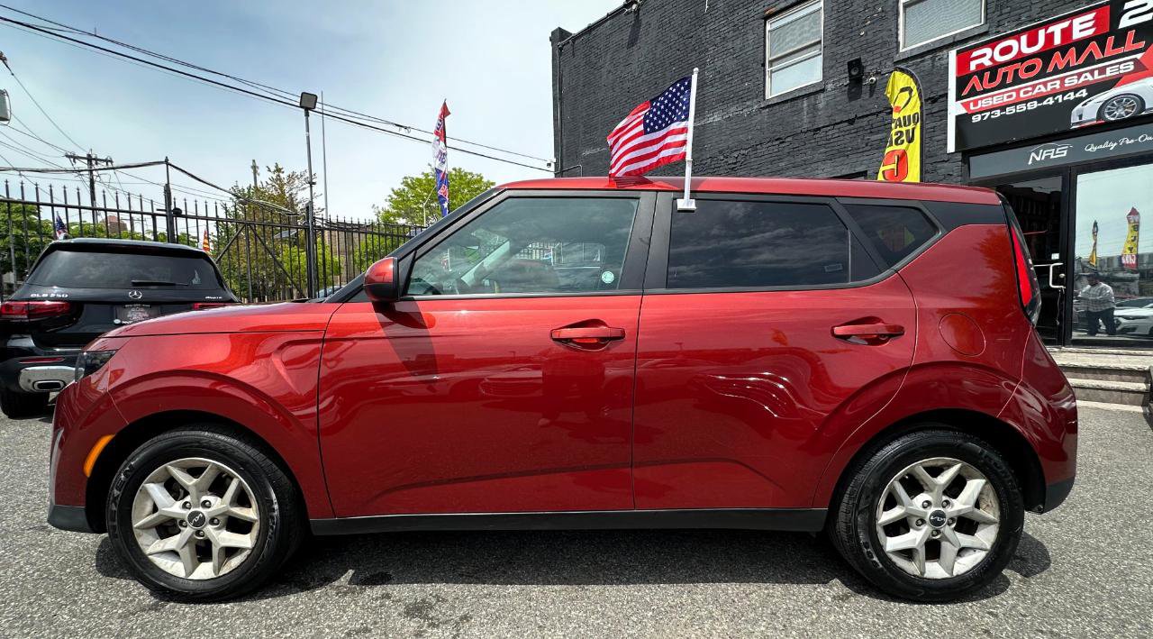 Used 2024 Kia Soul LX w/ Option Group 015 FWD image 4