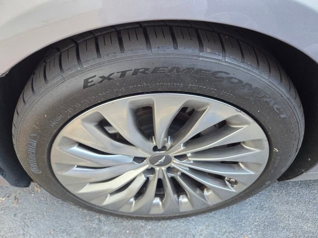 Used 2018 Genesis G90 5.0 Ultimate RWD image 6