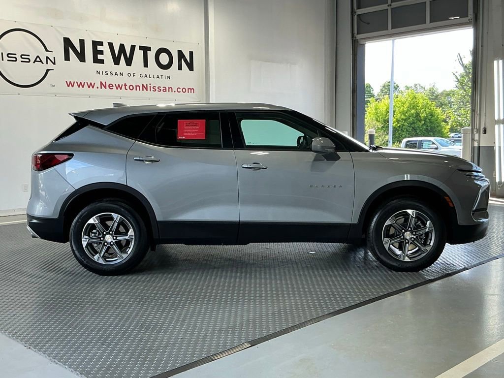 Used 2025 Chevrolet Blazer LT FWD image 21