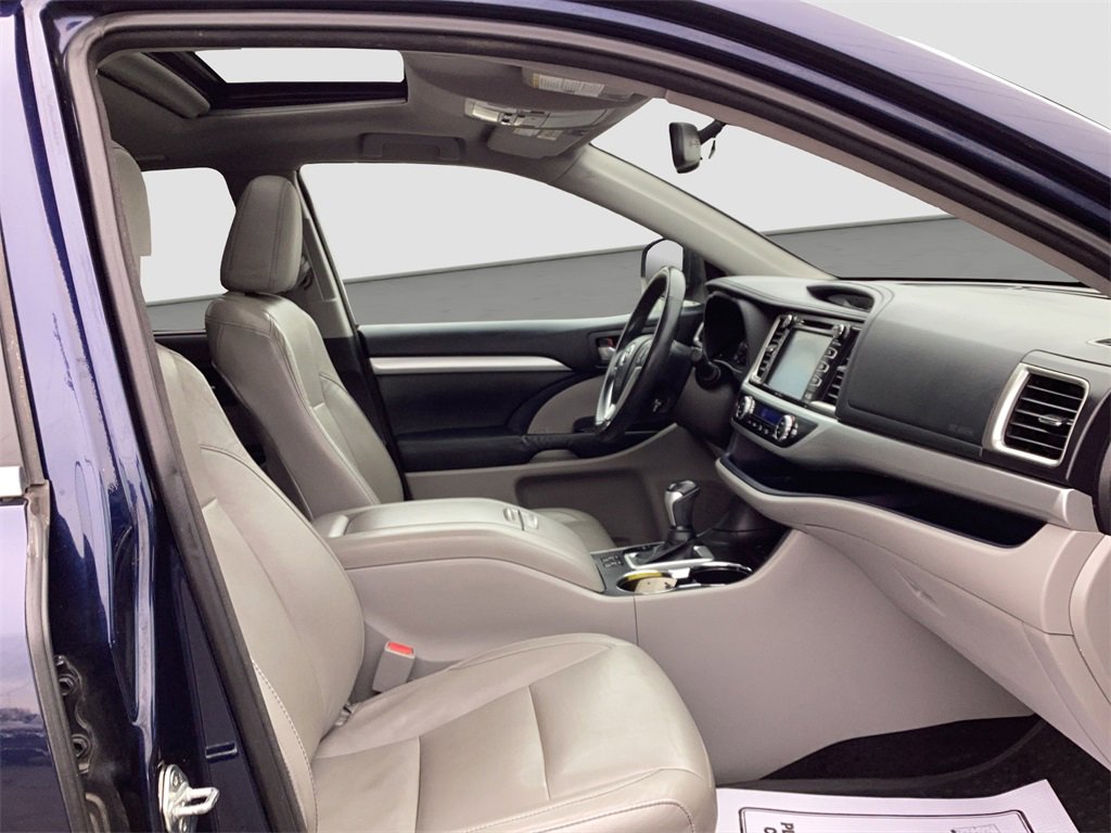 Used 2015 Toyota Highlander XLE image 17