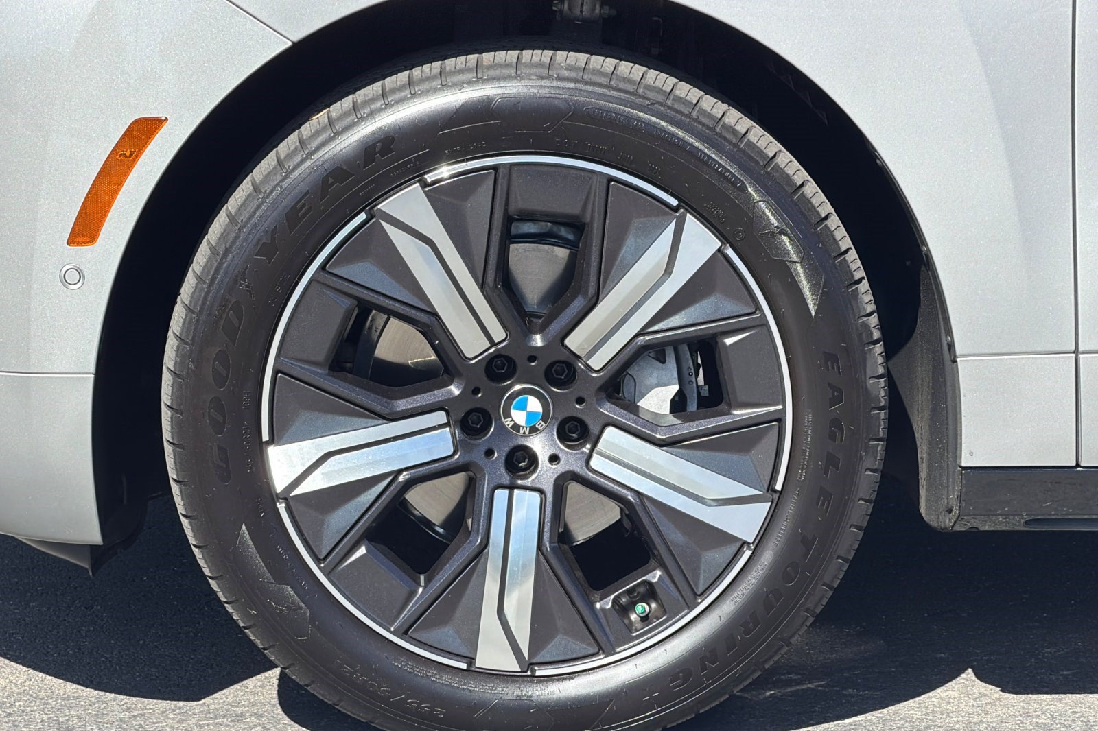 Used 2026 BMW iX xDrive45 w/ Premium Package AWD/4WD image 38