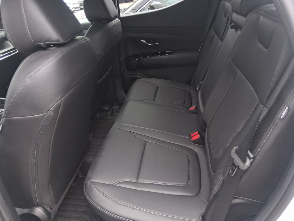 Used 2025 Hyundai Santa Cruz SEL FWD image 13