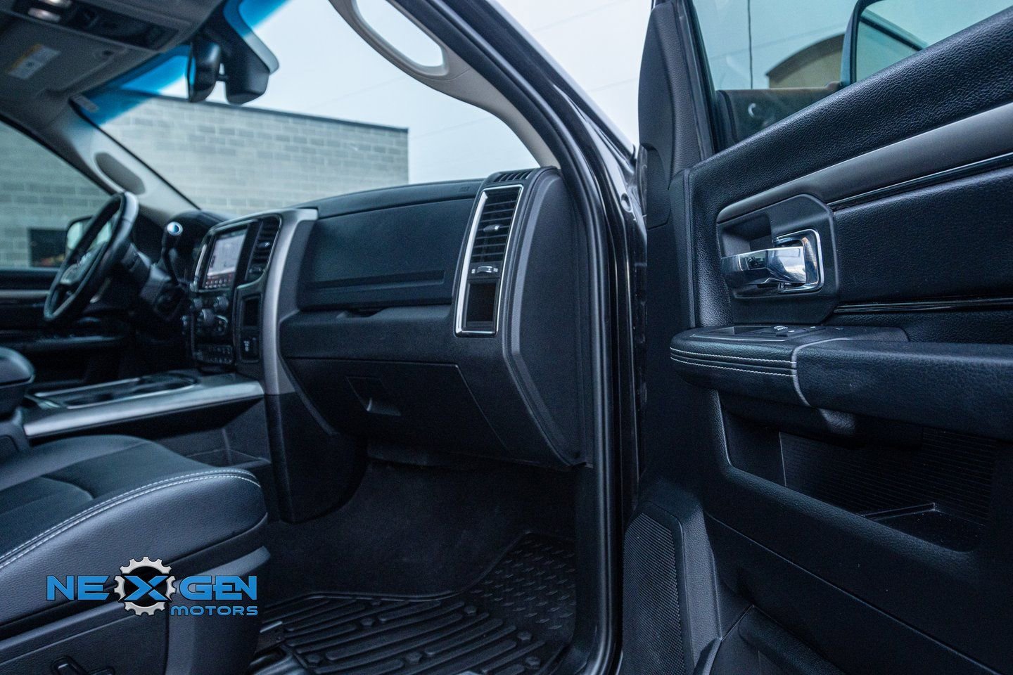 Used 2018 RAM 3500 Laramie w/ Sport Appearance Group image 39