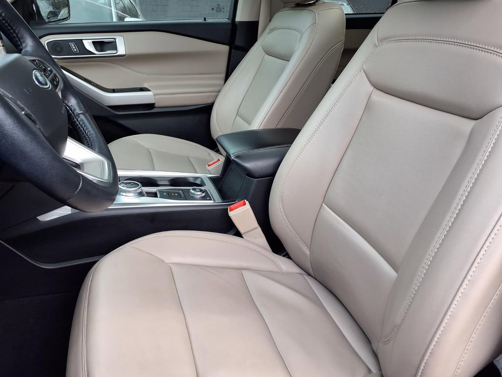 Used 2023 Ford Explorer XLT w/ Equipment Group 202A image 3