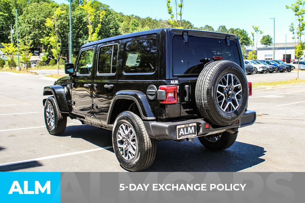 Used 2025 Jeep Wrangler Unlimited Sahara AWD/4WD image 4