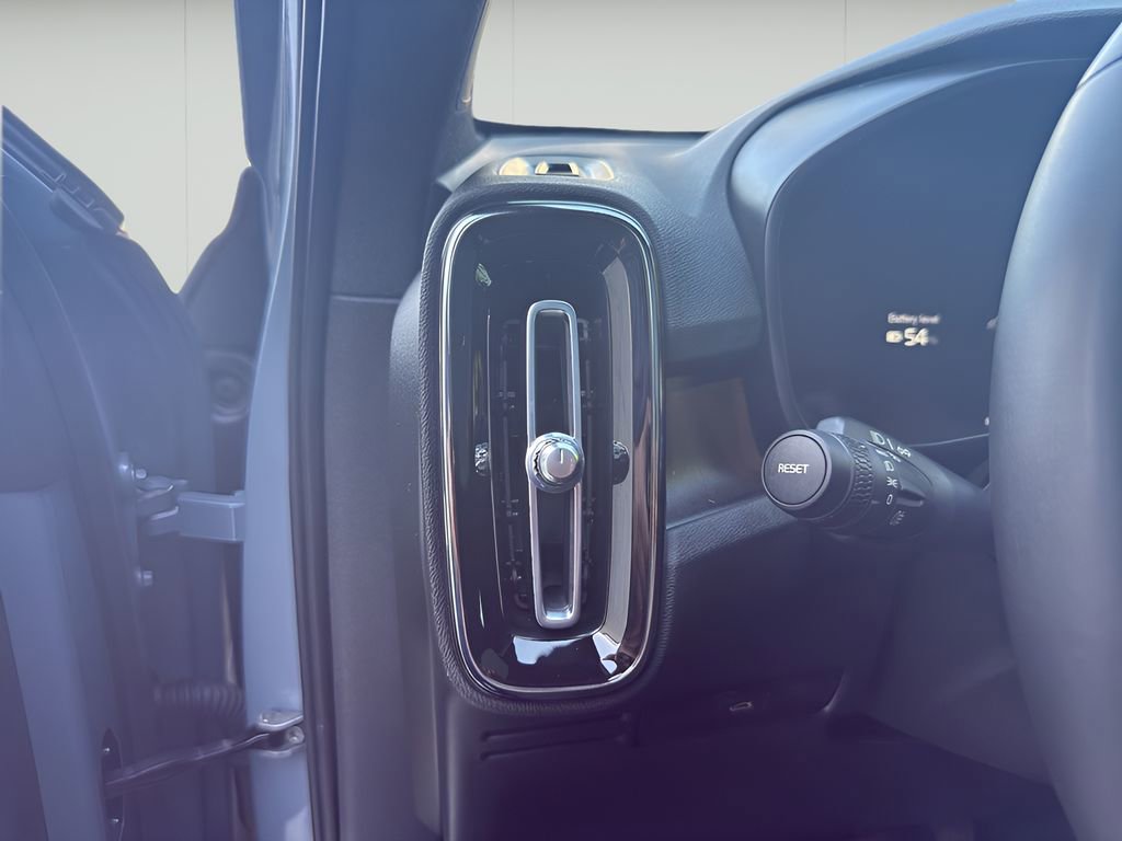 Used 2023 Volvo C40 P8 Recharge Ultimate image 15