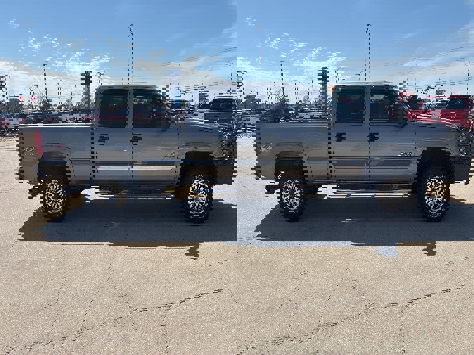 Used 2006 Chevrolet Silverado 2500 LT w/ Heavy-Duty Power Package image 7