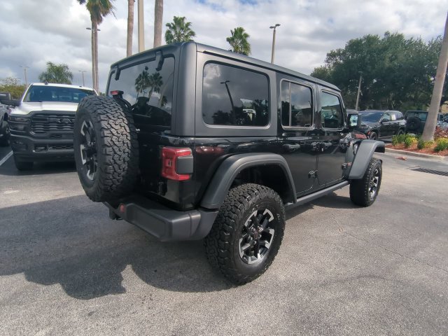 Used 2025 Jeep Wrangler Unlimited Rubicon w/ Convenience Group AWD/4WD image 4