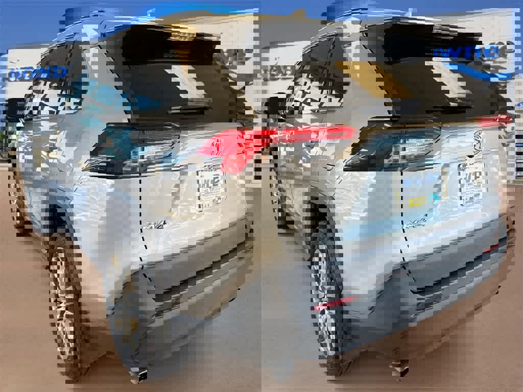 Used 2021 Toyota RAV4 XLE Premium image 6